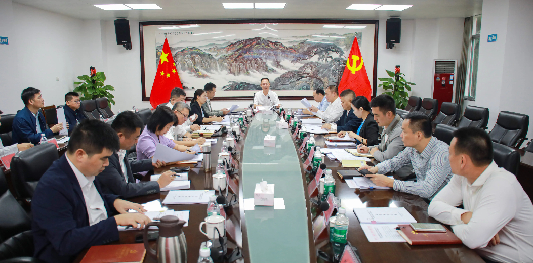 区委理论学习中心组（扩大）学习会暨区级领导干部读书班举行