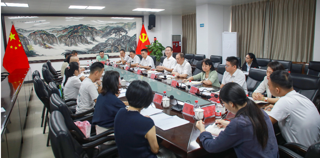 吉阳区深入贯彻中央八项规定精神学习教育总结评估座谈会召开