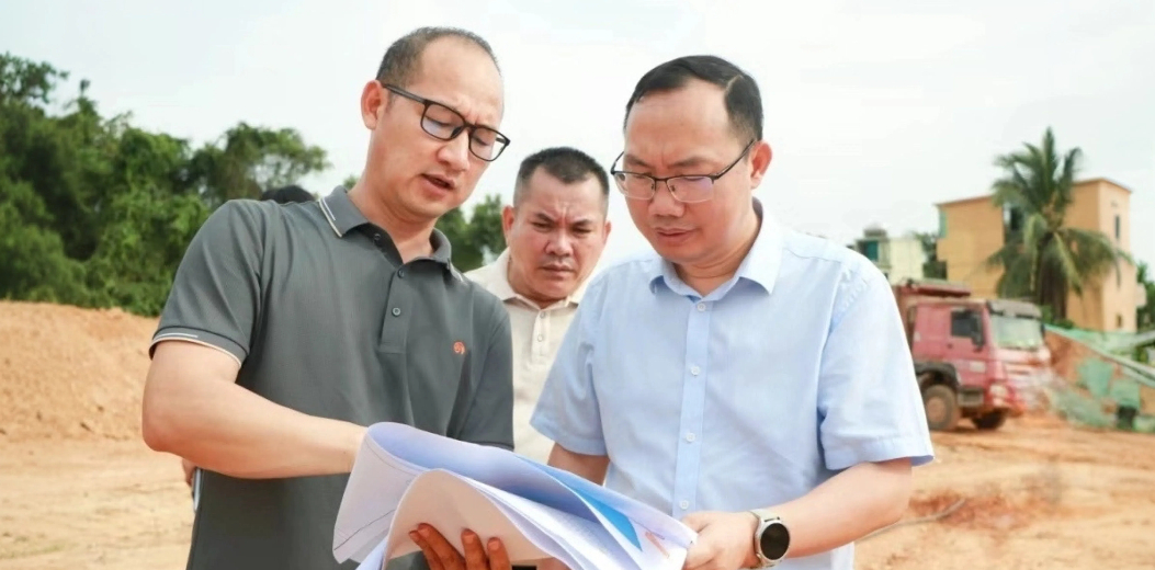杨鸿钧调研督导安置区建设和校园基础设施提升改造工作