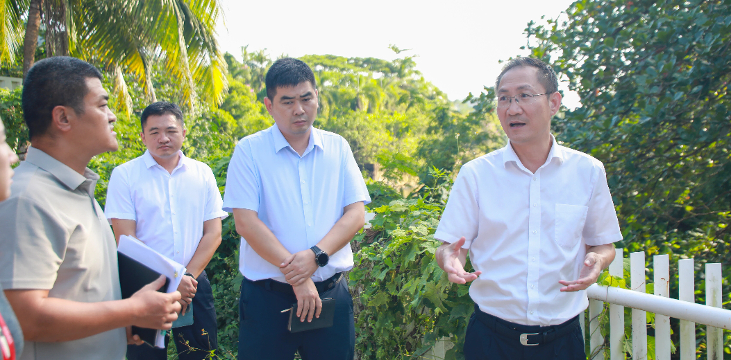 孙德震调研督导生态环境问题整改情况并开展巡河巡林