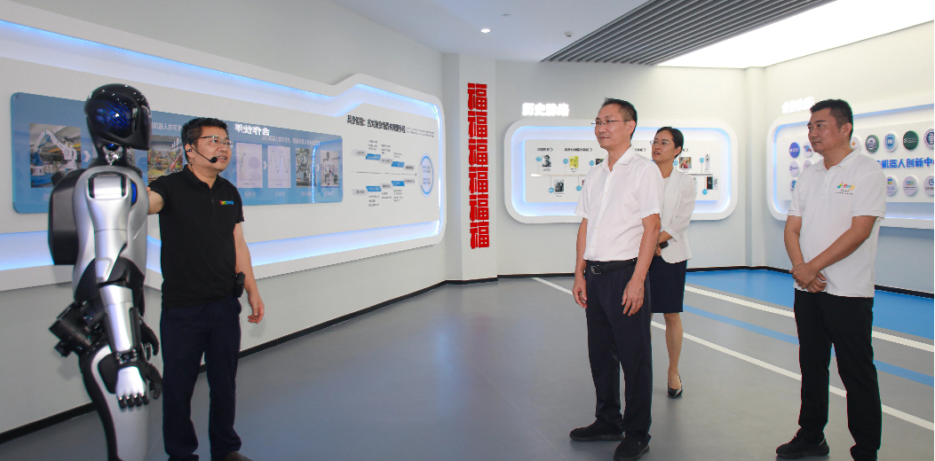 孙德震调研三亚市具身智能机器人创新中心