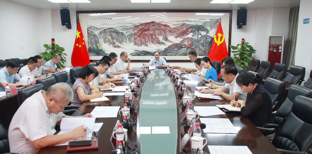 区委理论学习中心组（扩大）学习会召开 聚焦攻坚化解涉企历史遗留问题 以更高标准更实举措加快打造一流营商环境